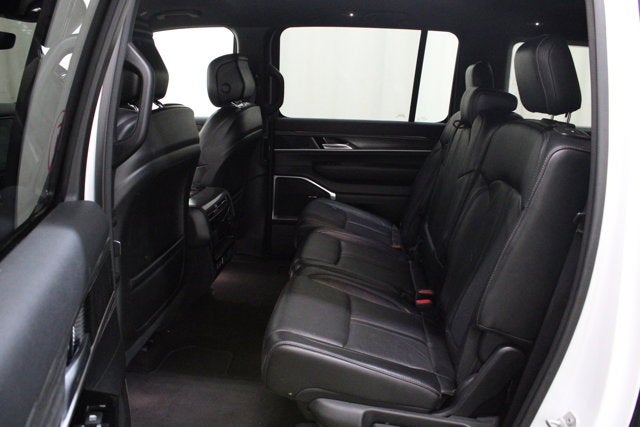 2023 Jeep Wagoneer L Base