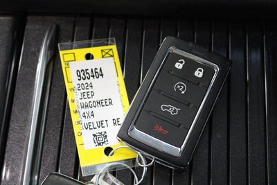 2024 Jeep Wagoneer Base