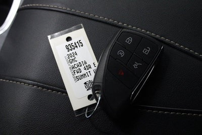 2024 GMC Acadia Elevation