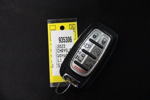 2023 Chrysler Voyager LX