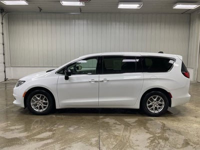 2024 Chrysler Voyager LX