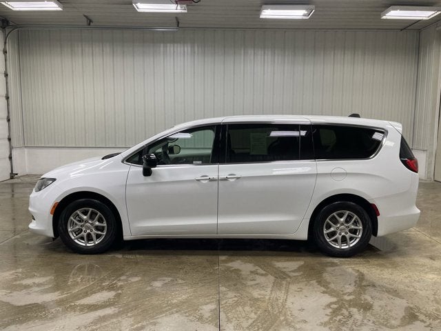 2024 Chrysler Voyager LX