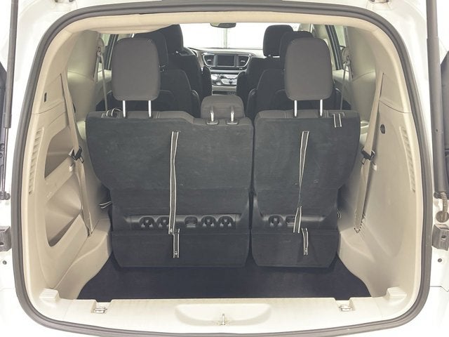 2024 Chrysler Voyager LX