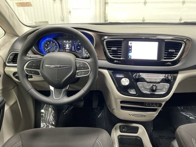 2024 Chrysler Voyager LX