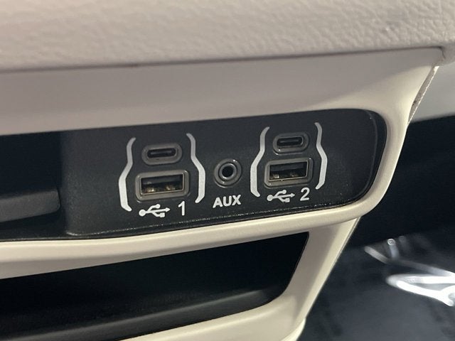 2024 Chrysler Voyager LX