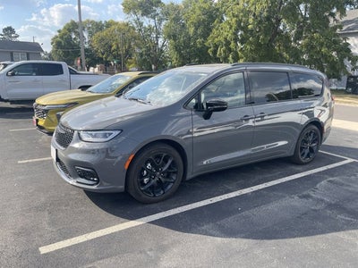 2025 Chrysler Pacifica Limited