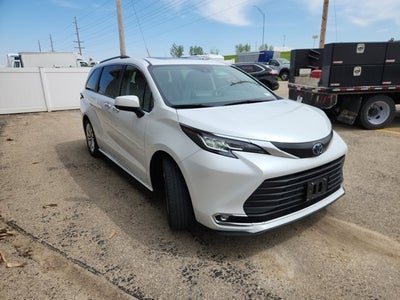 2022 Toyota Sienna XLE