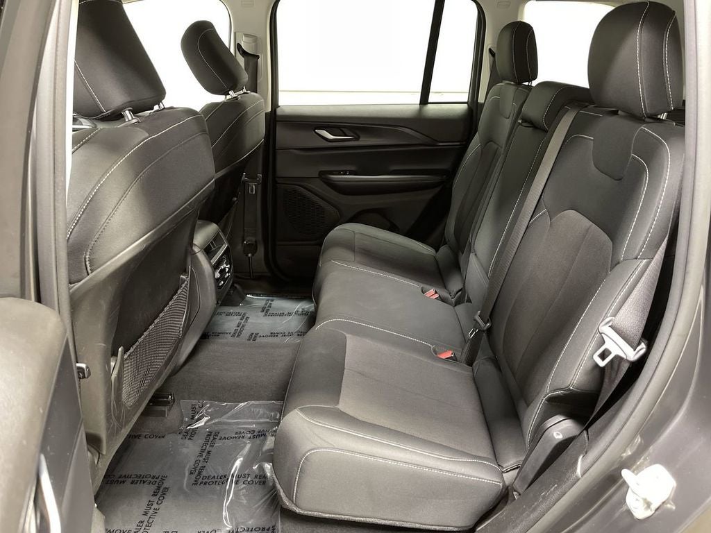 2024 Jeep Grand Cherokee Laredo 4X4