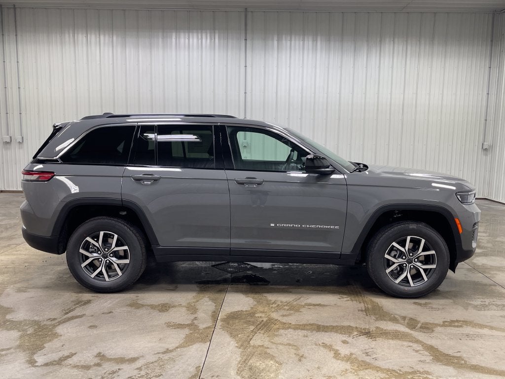2027 Jeep Grand Cherokee Laredo X
