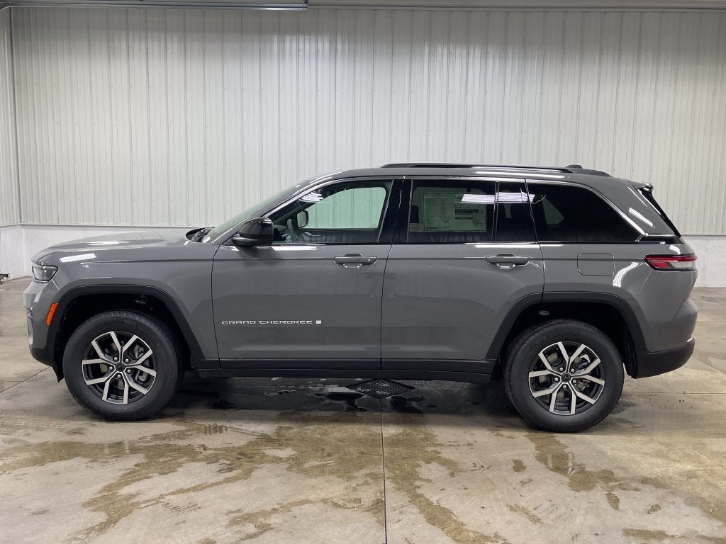 2027 Jeep Grand Cherokee Laredo X