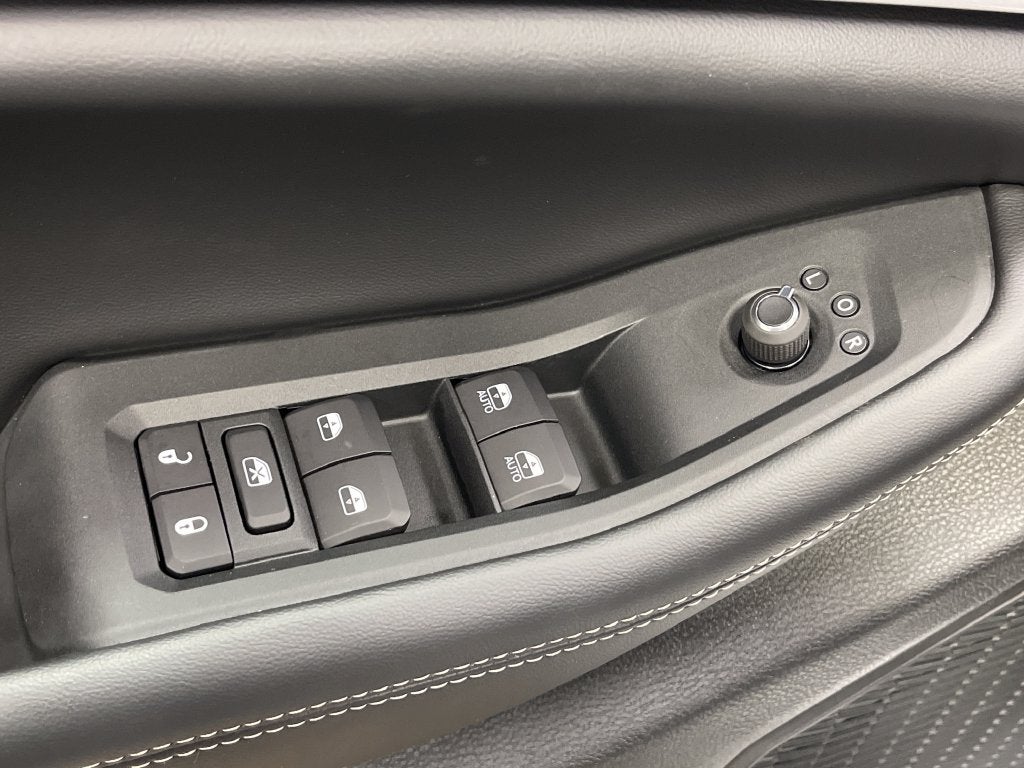 2027 Jeep Grand Cherokee Laredo Altitude