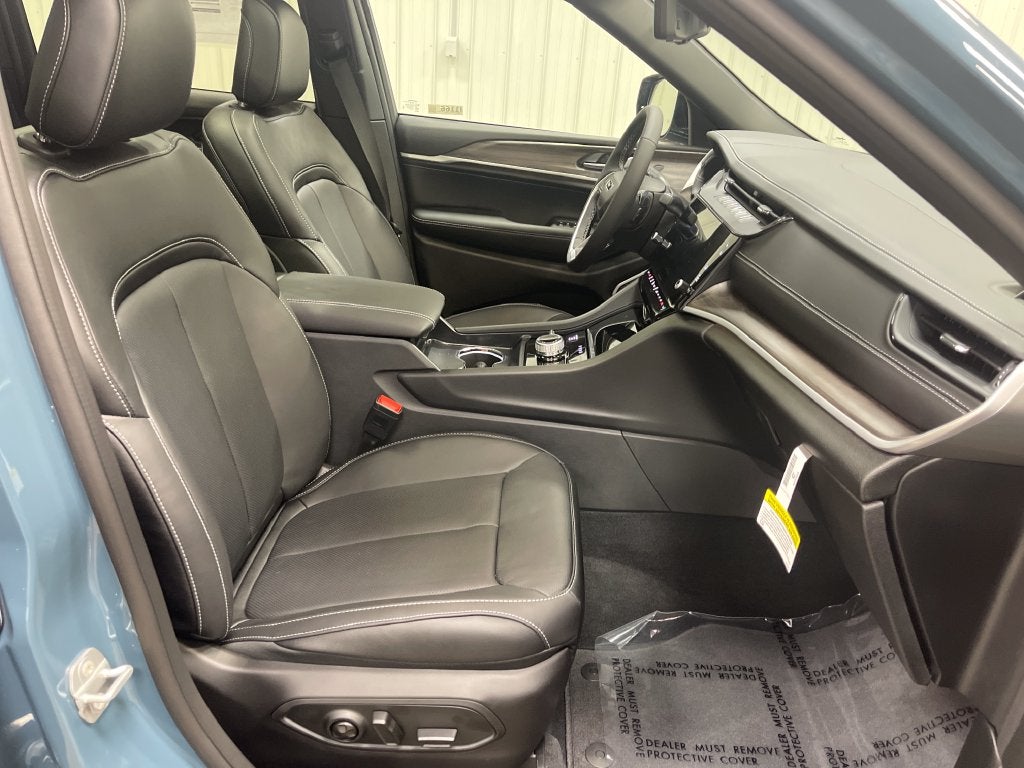 2027 Jeep Grand Cherokee Limited Reserve