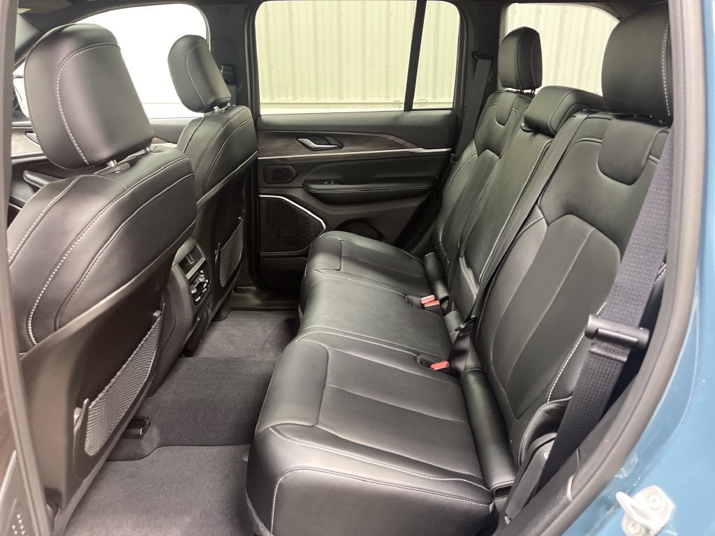 2027 Jeep Grand Cherokee Limited Reserve