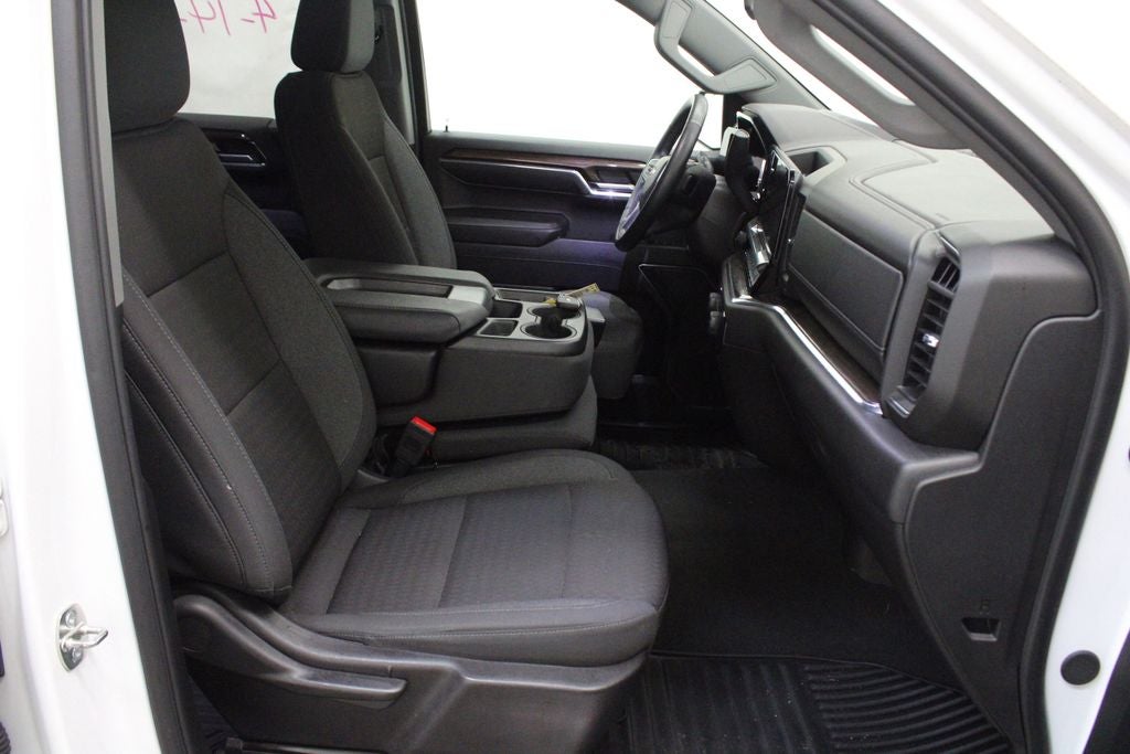 2024 Chevrolet Silverado 1500 LT Crew Cab 4X4