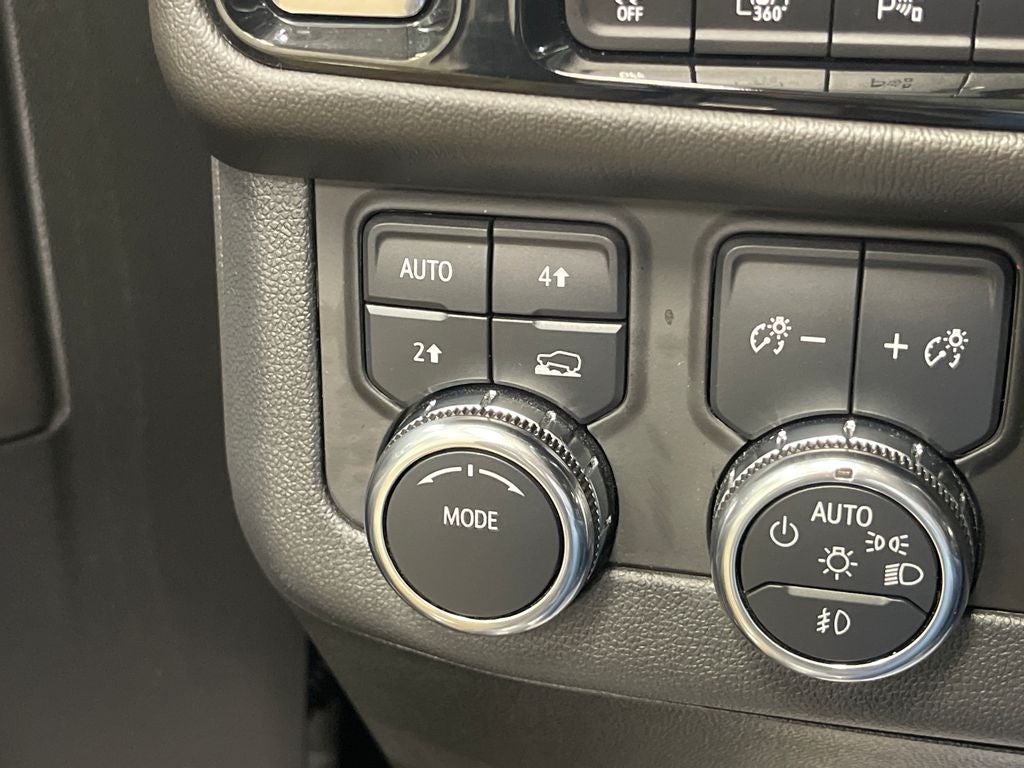 2025 GMC Yukon Denali 4WD