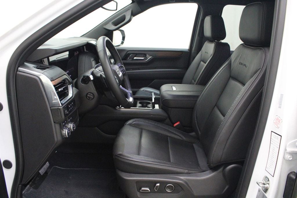 2025 GMC Yukon XL Denali 4WD