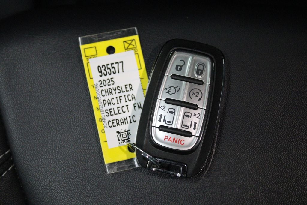 2025 Chrysler Pacifica Select