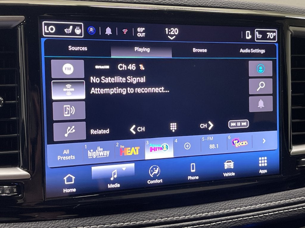 2027 Chrysler Pacifica Select