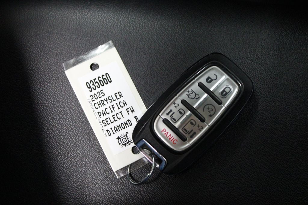 2025 Chrysler Pacifica Select