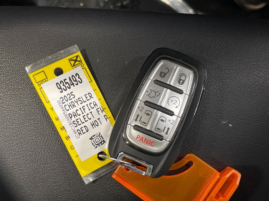 2025 Chrysler Pacifica Select