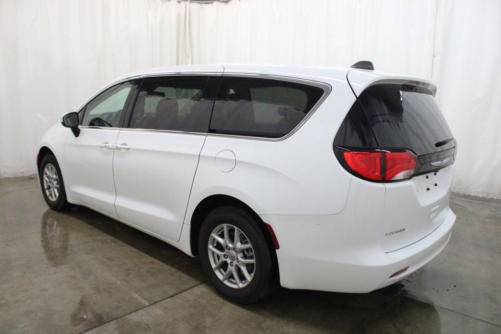 2022 Chrysler Voyager LX