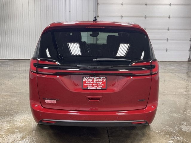2026 Chrysler Pacifica Select AWD
