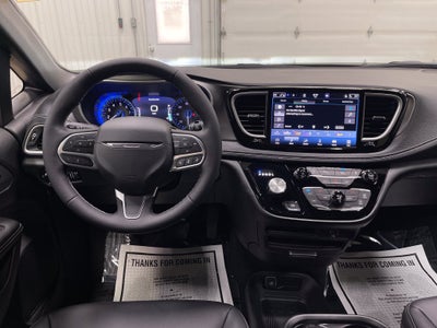 2027 Chrysler Pacifica Select