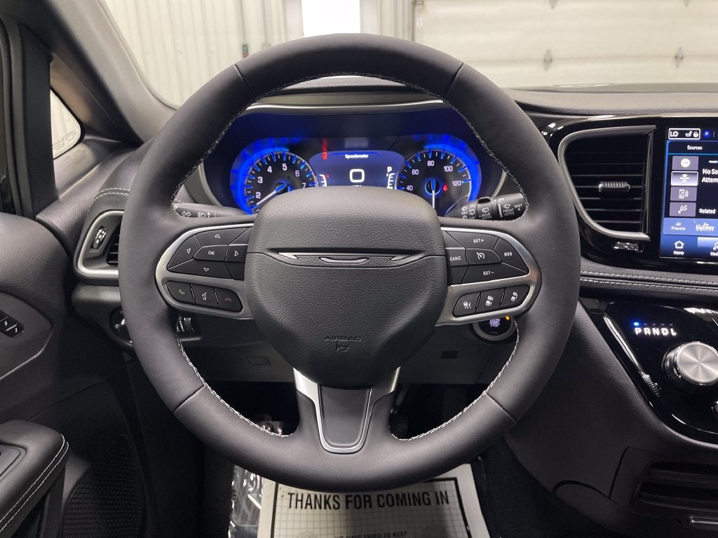 2027 Chrysler Pacifica Select