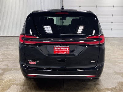 2027 Chrysler Pacifica Select