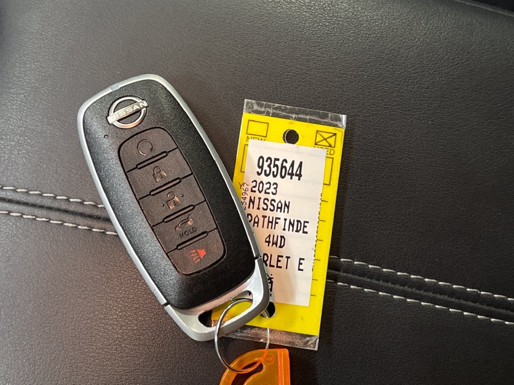 2023 Nissan Pathfinder SL