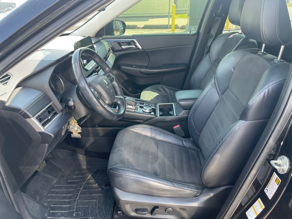 2022 Mitsubishi Outlander Base