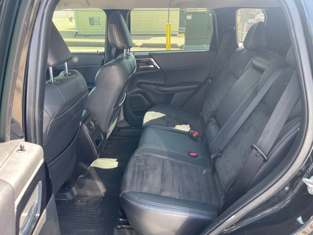 2022 Mitsubishi Outlander Base