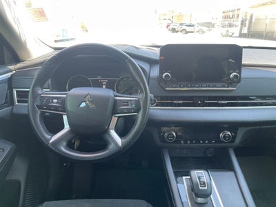 2022 Mitsubishi Outlander Base